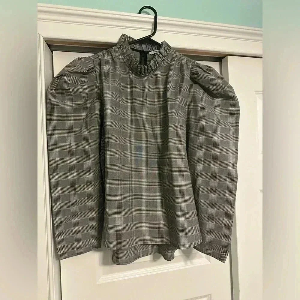 ZARA Women’s Puff Sleeve Top Blouse Houndstooth Plaid Size M Scallop Mock Neck